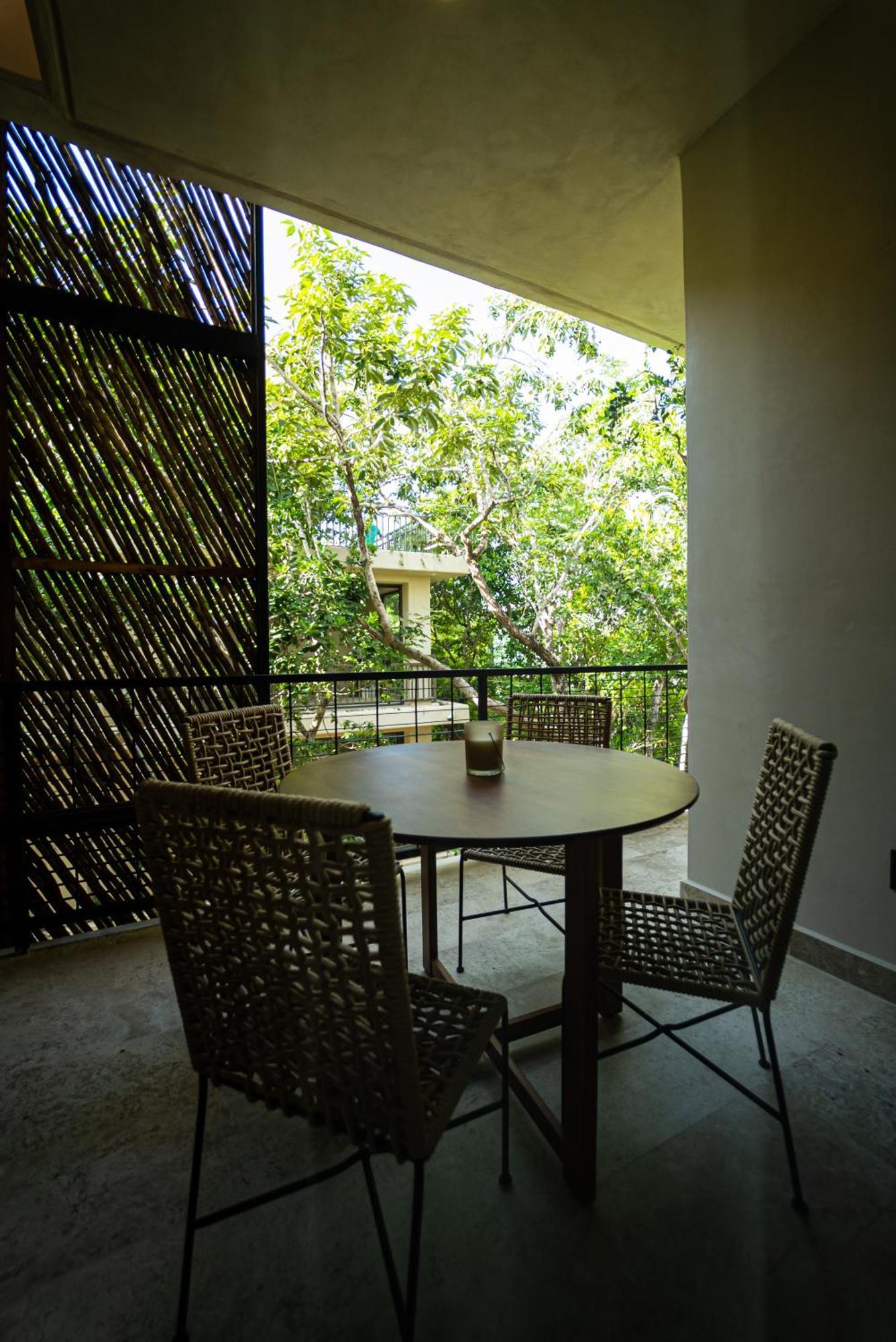 Aptos Chen Luum * Tulum